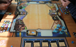 Illustration for article titled Thanks To Bootleggers, There's an Actual Hearthstone Card Game